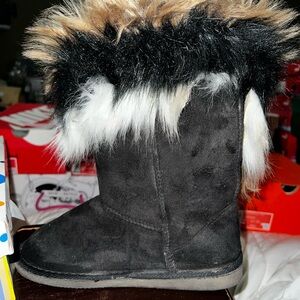 Follow Me Cozy Black Faux Fur Womens Boots